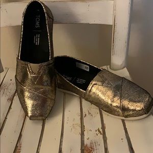 Gold Metallic Toms